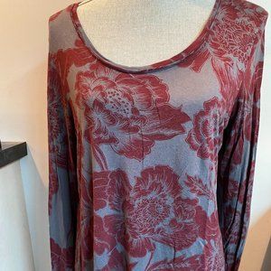 Simply Vera (Wang) scoop neck top